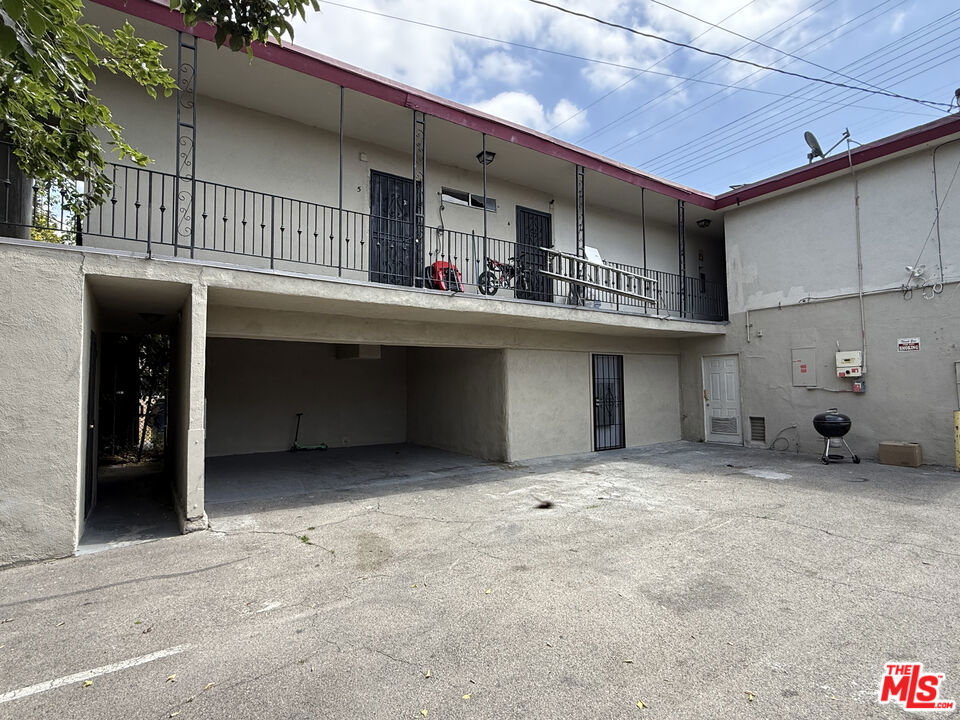 3711 S Western Avenue Property Photo 1