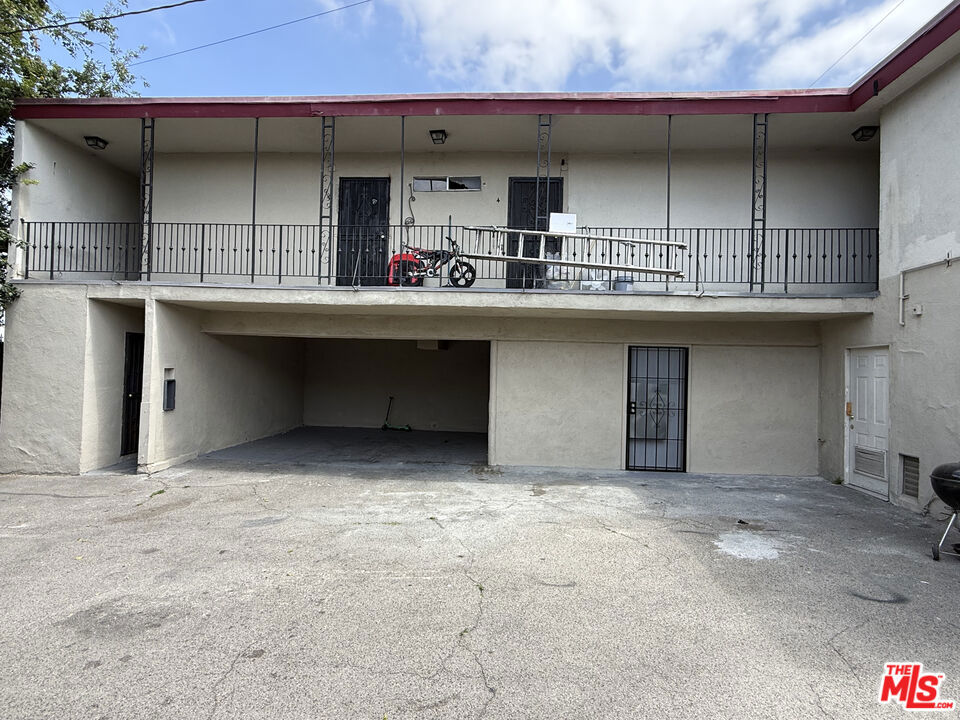 3711 S Western Avenue Property Photo 2