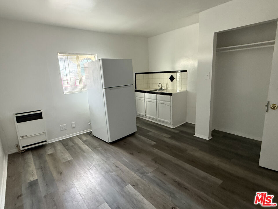3711 S Western Avenue Property Photo 5