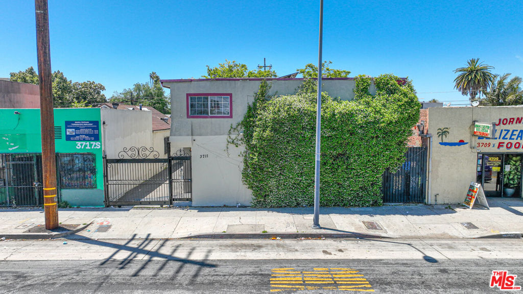 3711 S Western Avenue Property Photo 10