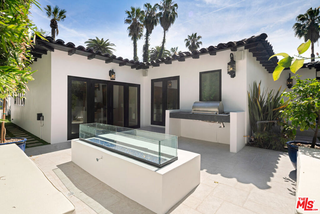 813 N Doheny Drive Property Photo 37
