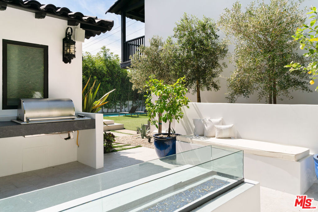 813 N Doheny Drive Property Photo 38