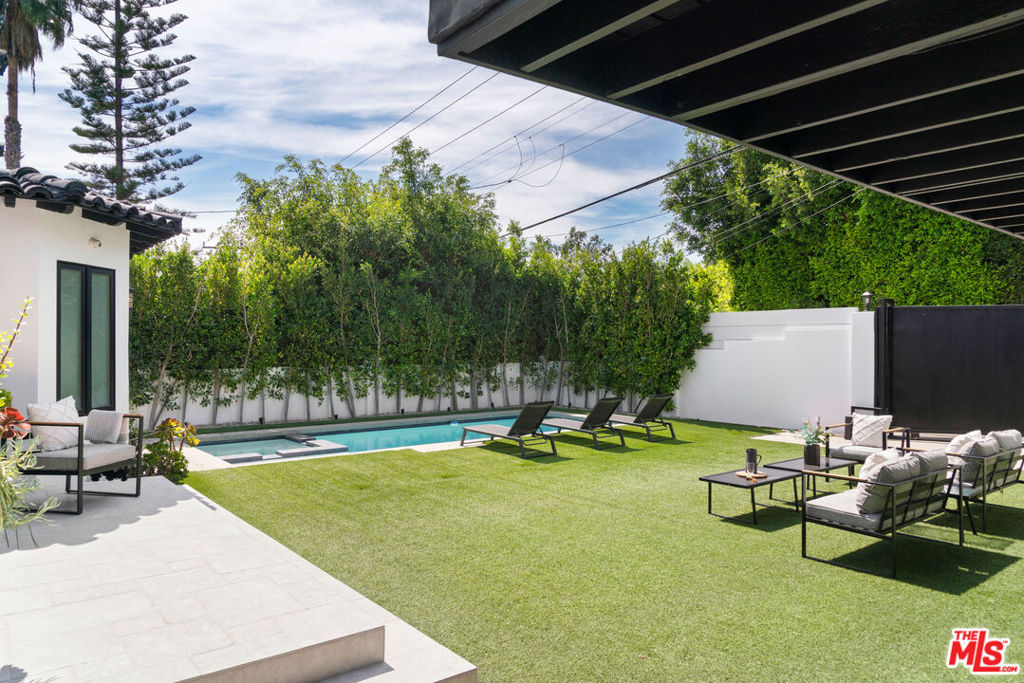 813 N Doheny Drive Property Photo 47