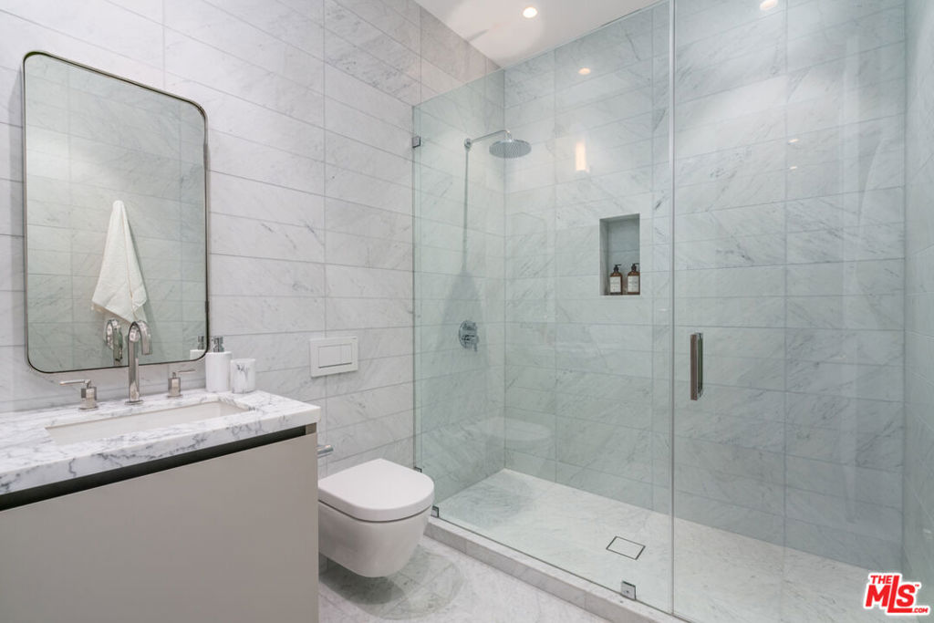 611 N Hillcrest Road Property Photo 38