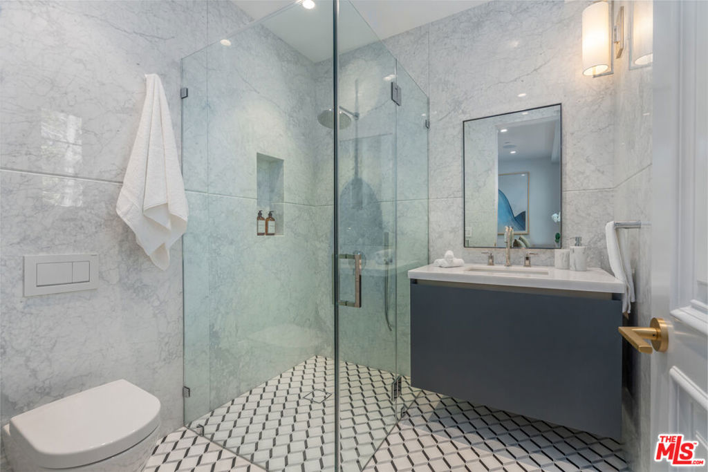 611 N Hillcrest Road Property Photo 44