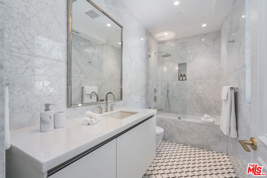 611 N Hillcrest Road Property Photo 47