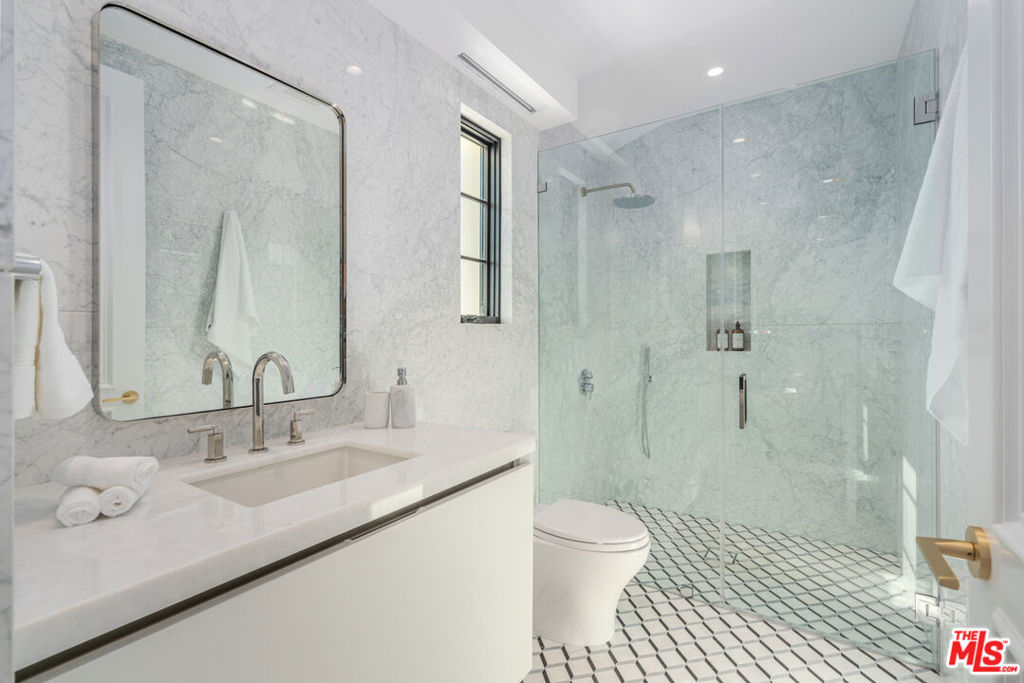 611 N Hillcrest Road Property Photo 50