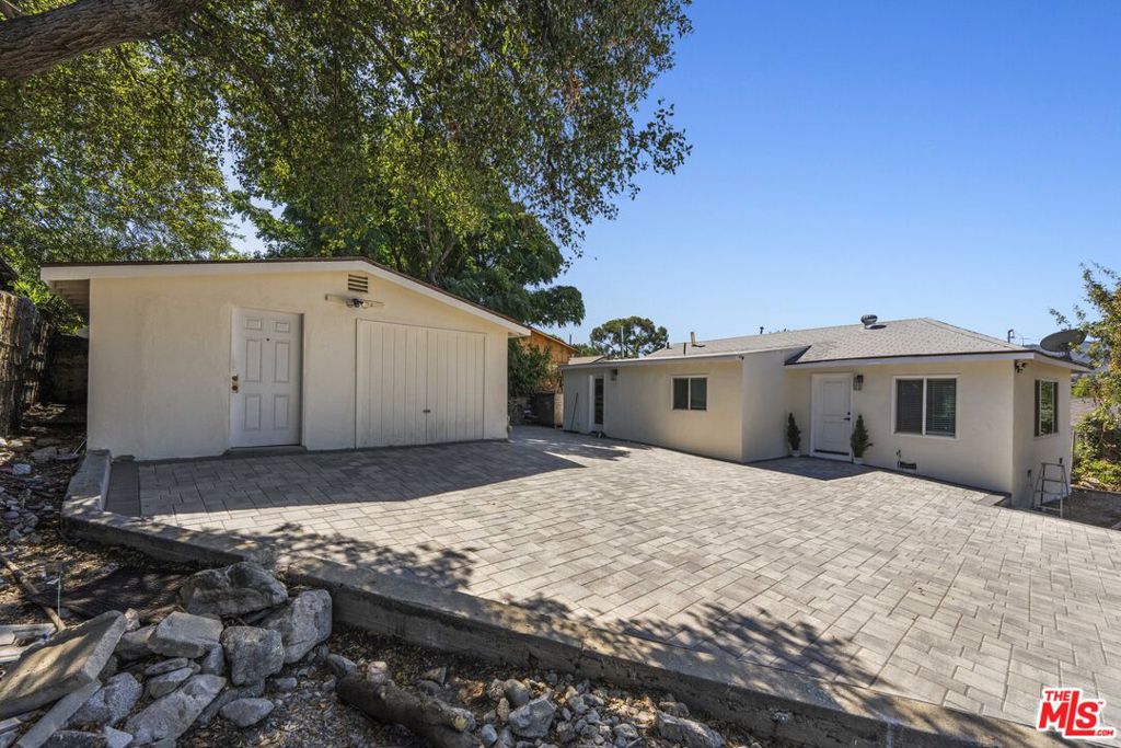 10214 Marcus Avenue Property Photo 2
