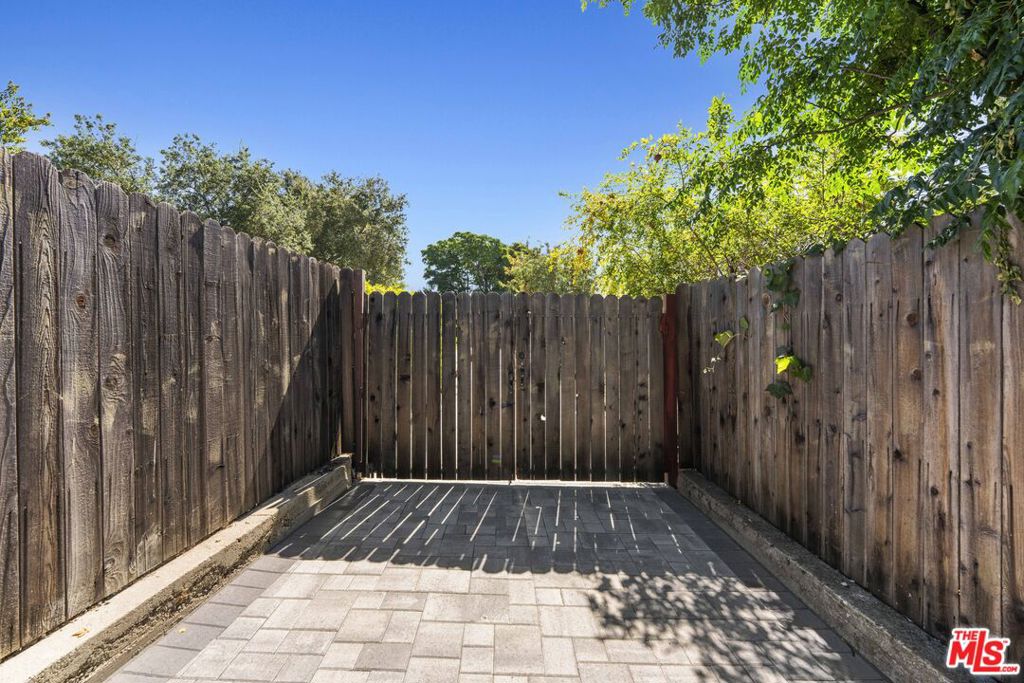 10214 Marcus Avenue Property Photo 6