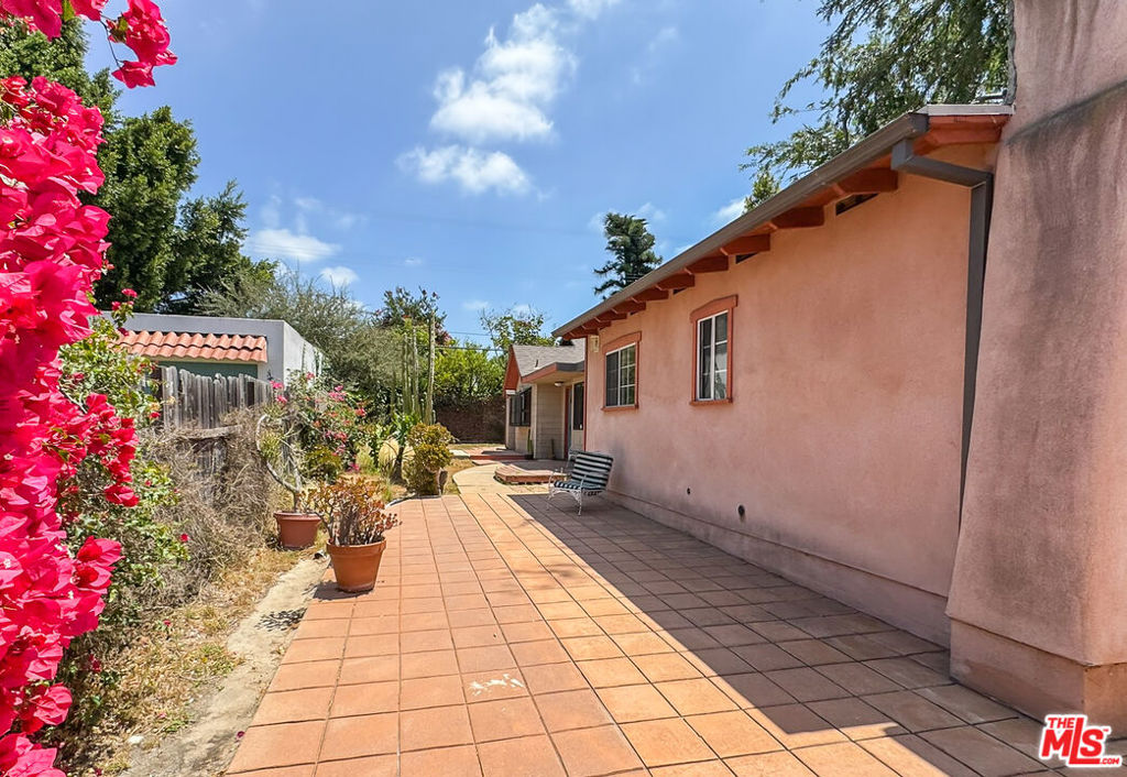 3124 Veteran Avenue Property Photo 3