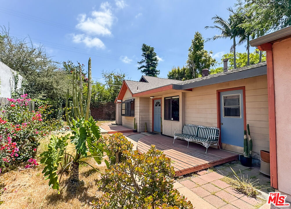 3124 Veteran Avenue Property Photo 4