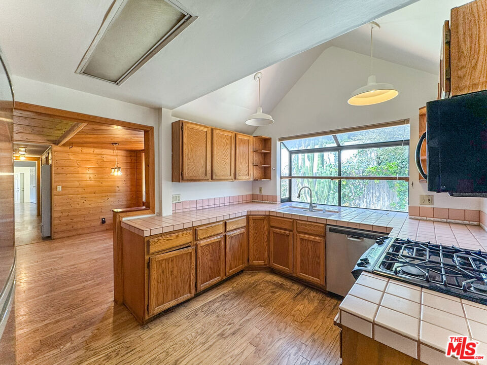 3124 Veteran Avenue Property Photo 18