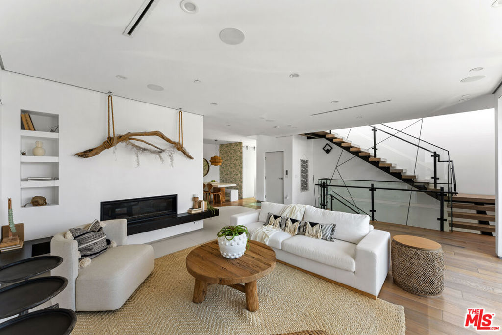 647 Mildred Avenue Property Photo