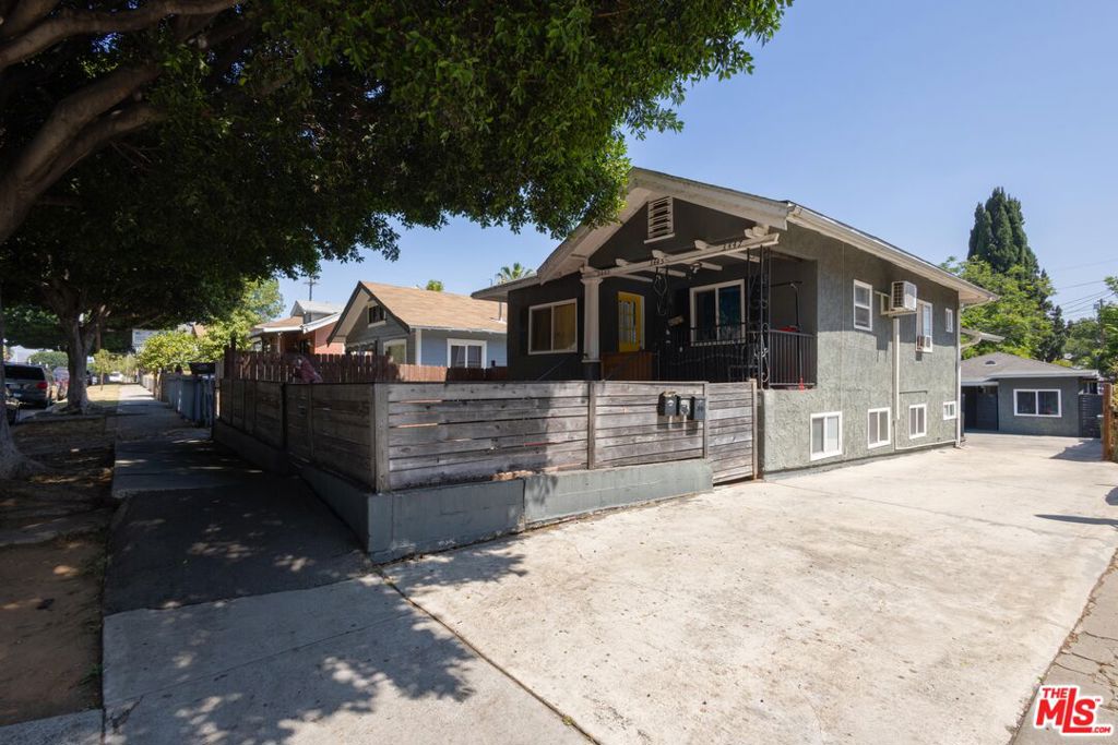 3445 E 4th Street Property Photo 1