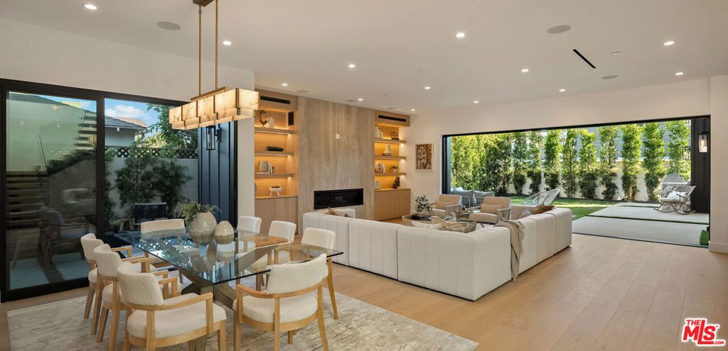 3621 Moore Street Property Photo 4