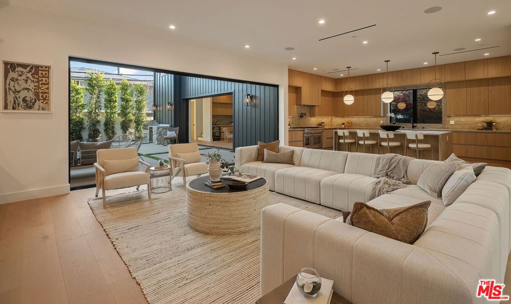 3621 Moore Street Property Photo 5
