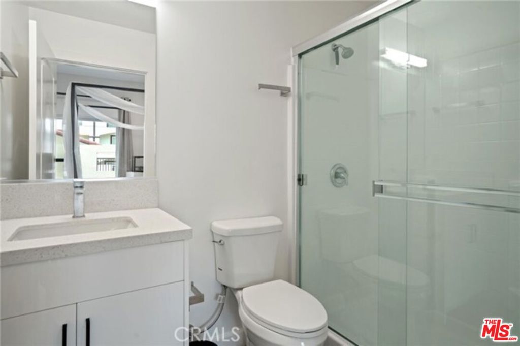 904 Warwick Avenue Property Photo 3