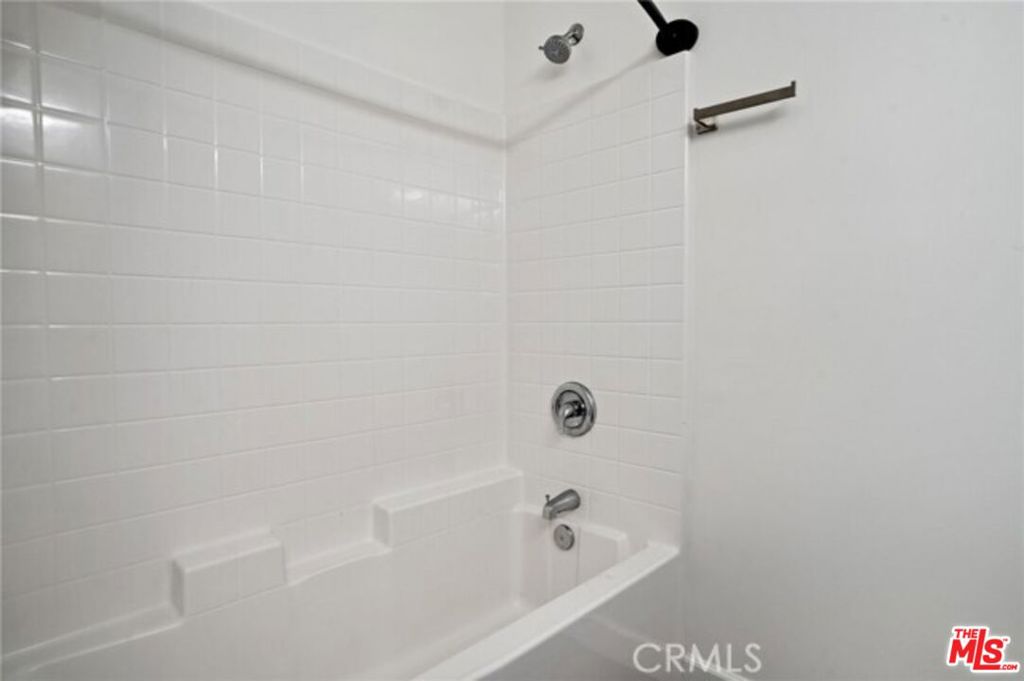 904 Warwick Avenue Property Photo 23