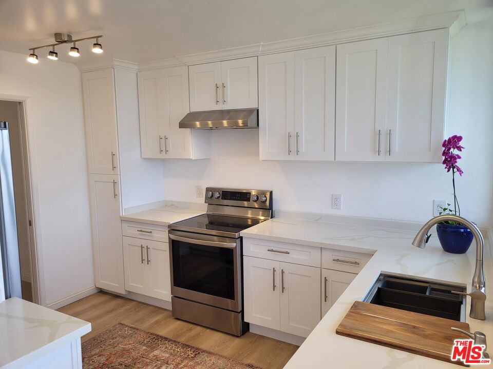 8701 Delgany Avenue Property Photo 20