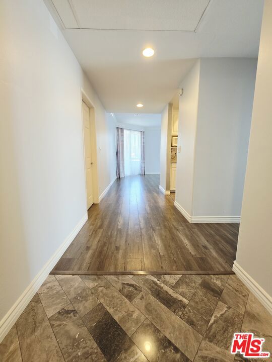 1002 S Burnside Avenue 203 Property Photo 2