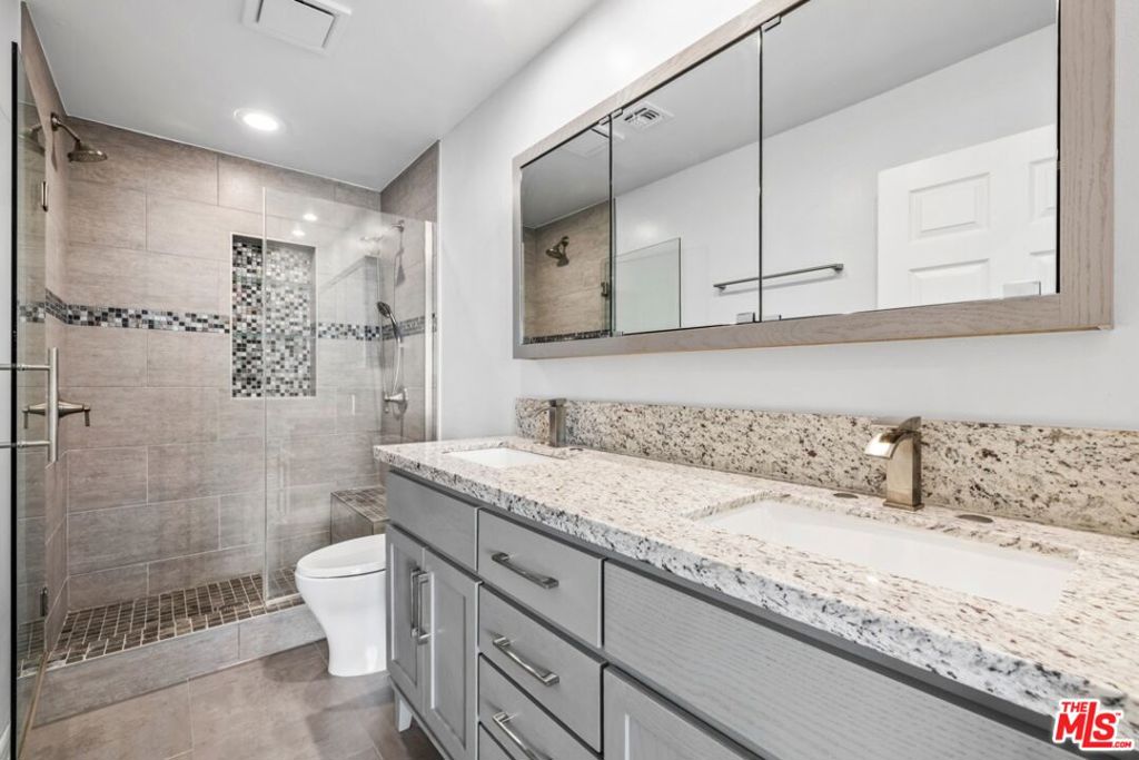 1002 S Burnside Avenue 203 Property Photo 17