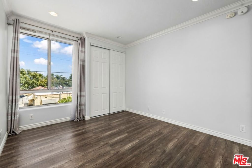 1002 S Burnside Avenue 203 Property Photo 20