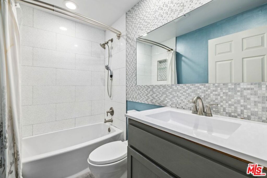1002 S Burnside Avenue 203 Property Photo 22