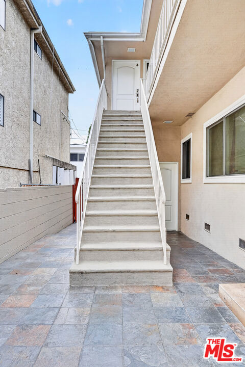 1619 Colby Avenue Unit 4 Property Photo 6