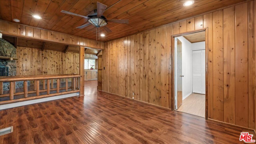 886 Sandalwood Drive Property Photo 10