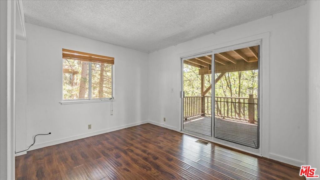 886 Sandalwood Drive Property Photo 18