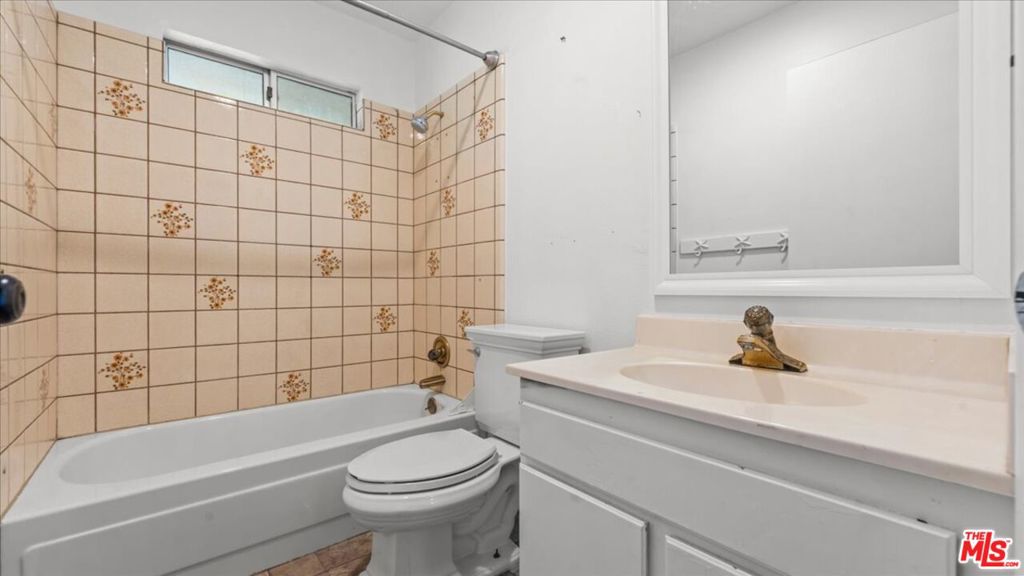 886 Sandalwood Drive Property Photo 20