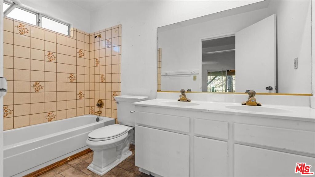 886 Sandalwood Drive Property Photo 23
