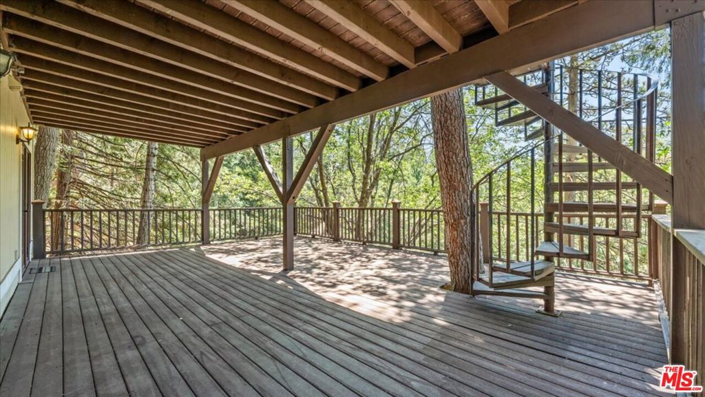 886 Sandalwood Drive Property Photo 34