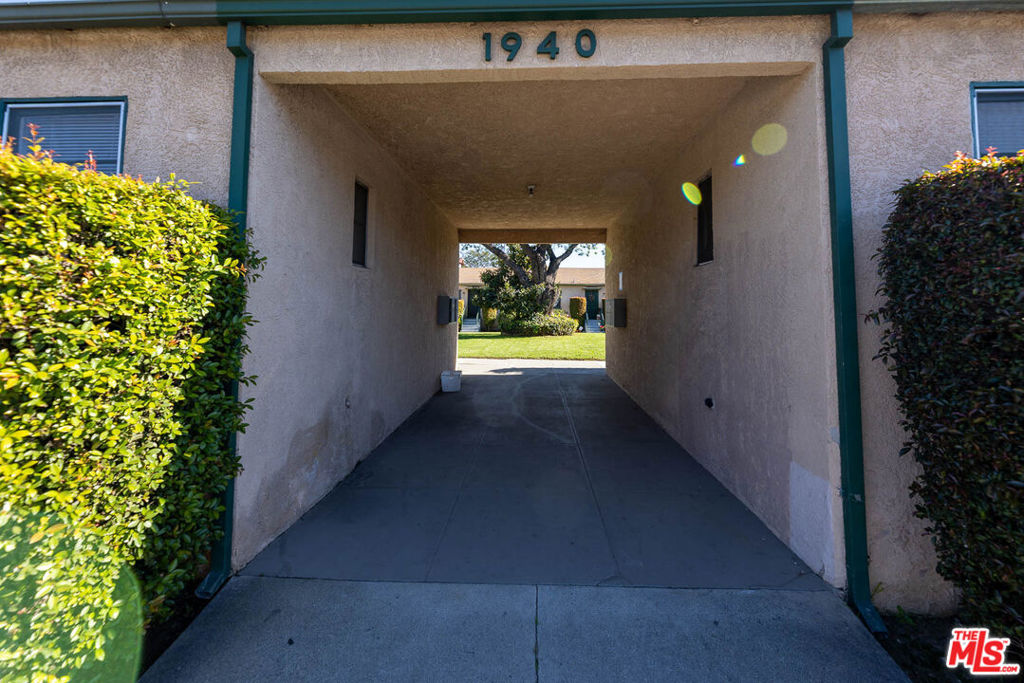 1940 S Robertson Boulevard 10 Property Photo 19