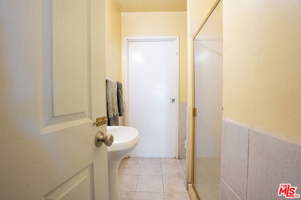 2045 Claudina Avenue Property Photo 20