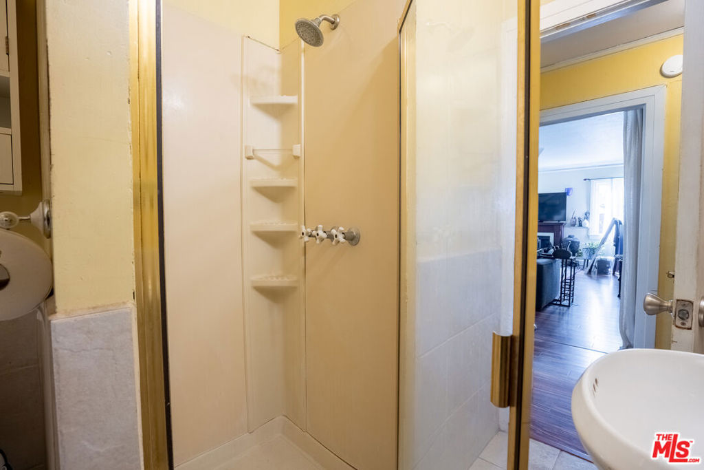 2045 Claudina Avenue Property Photo 25