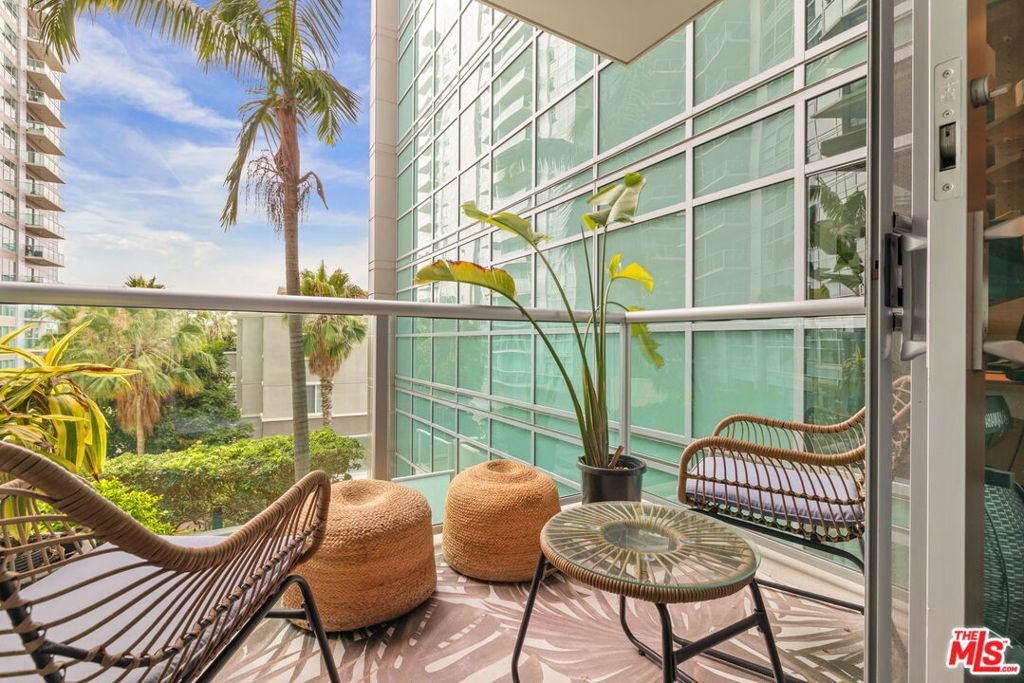 13700 Marina Pointe Drive 415 Property Photo 10