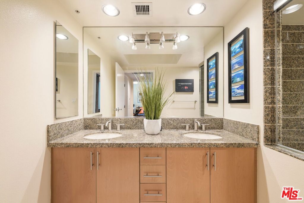 13700 Marina Pointe Drive 415 Property Photo 14