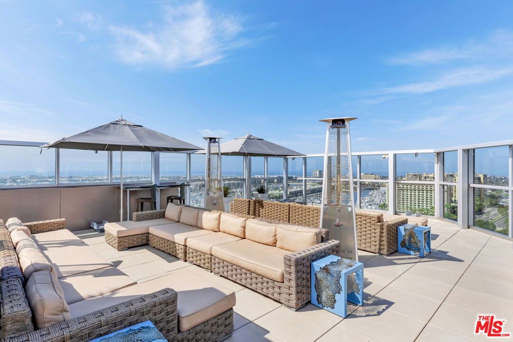 13700 Marina Pointe Drive 415 Property Photo 17
