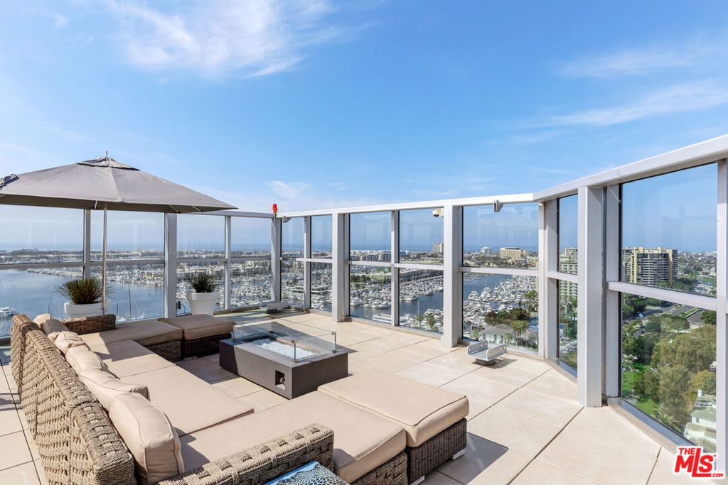 13700 Marina Pointe Drive 415 Property Photo 18