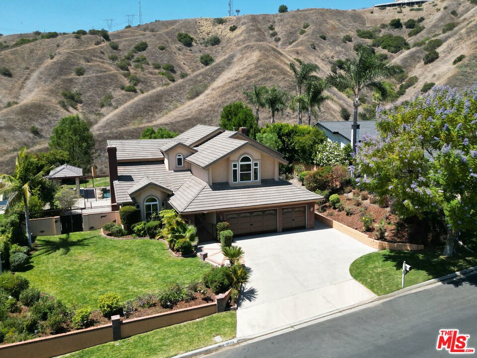 22285 Rolling Hills Lane Property Photo 1