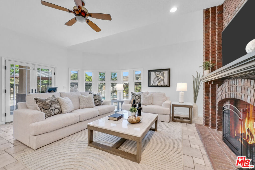22285 Rolling Hills Lane Property Photo 11