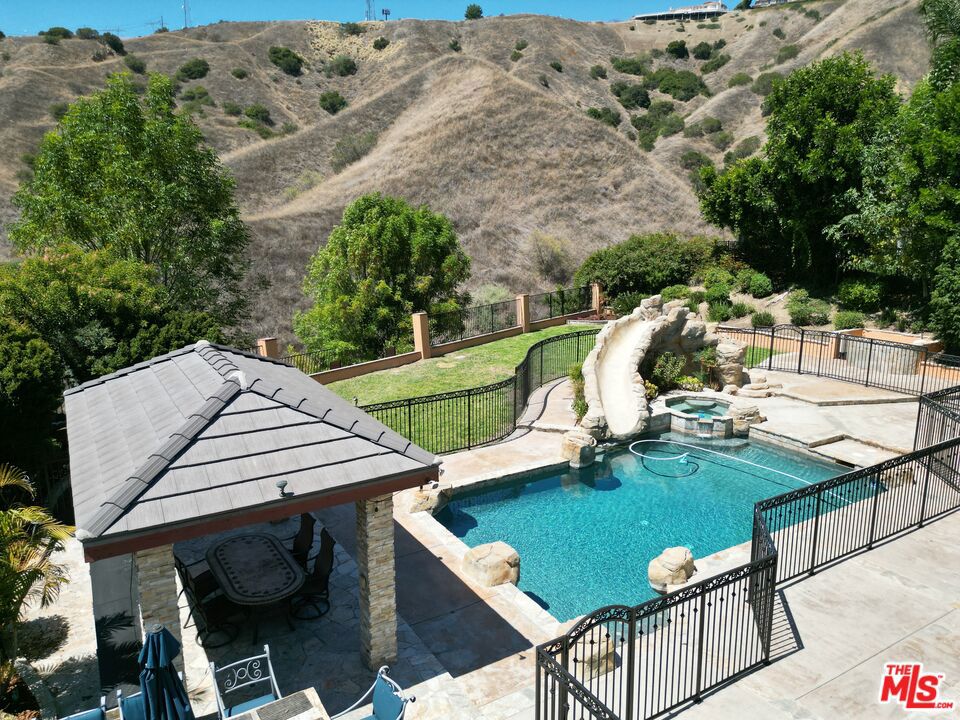 22285 Rolling Hills Lane Property Photo 28