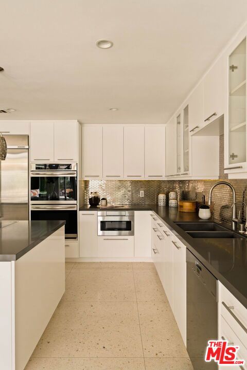 6427 S Halm Avenue Property Photo 28