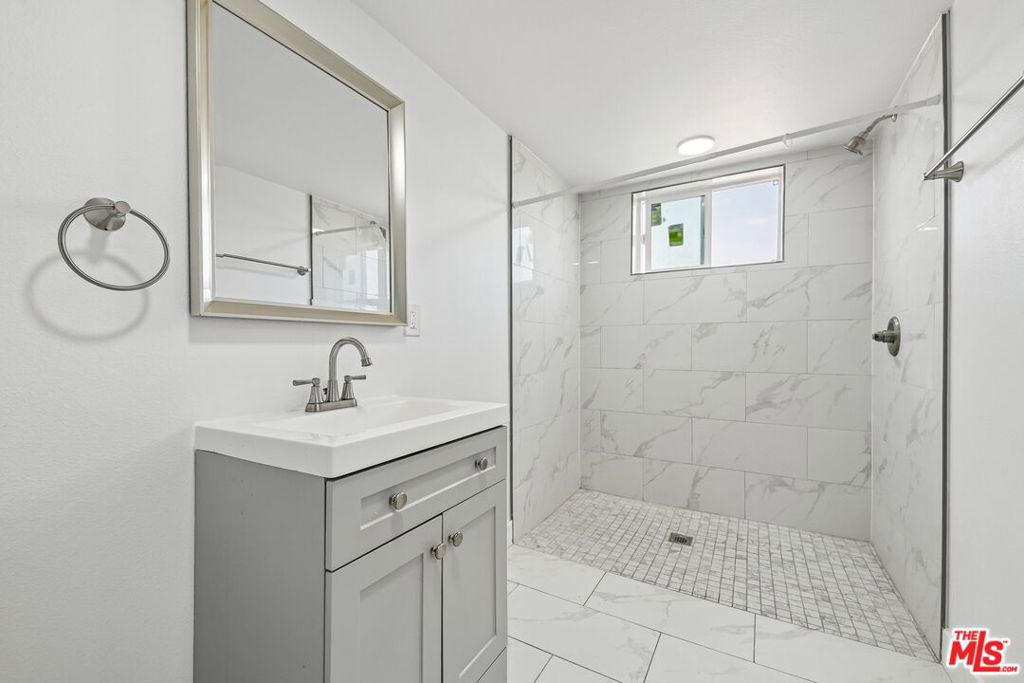 219 E 87th Street Property Photo 24