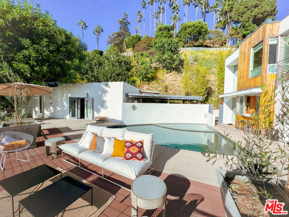 7650 Curson Terrace Property Photo 3