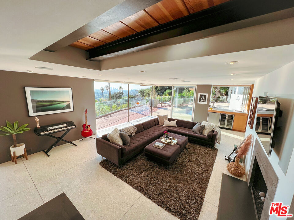 7650 Curson Terrace Property Photo 5