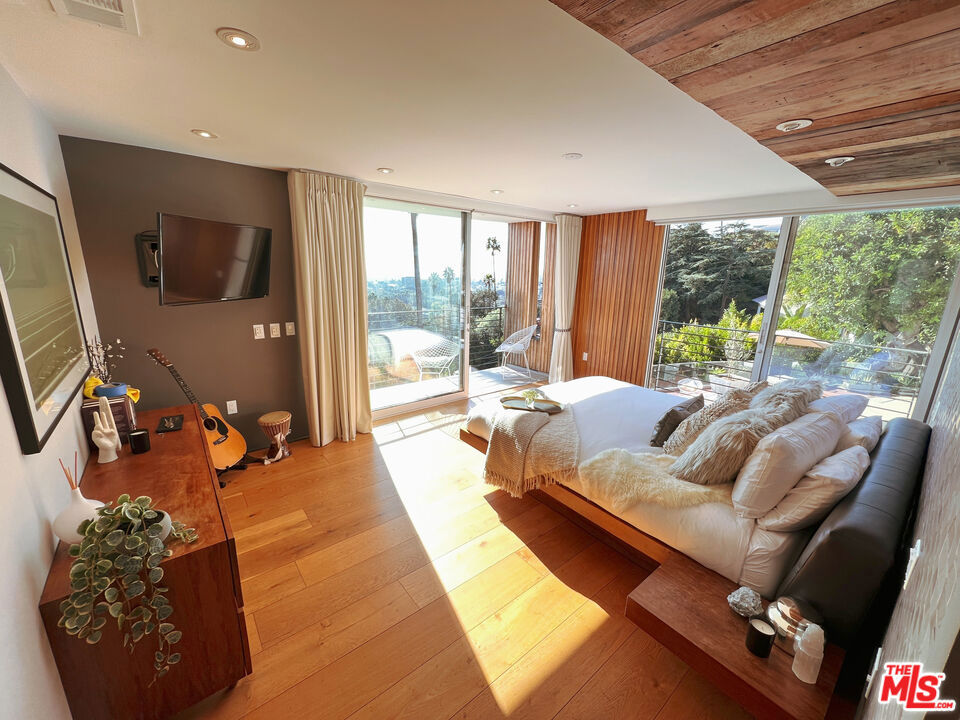 7650 Curson Terrace Property Photo 8