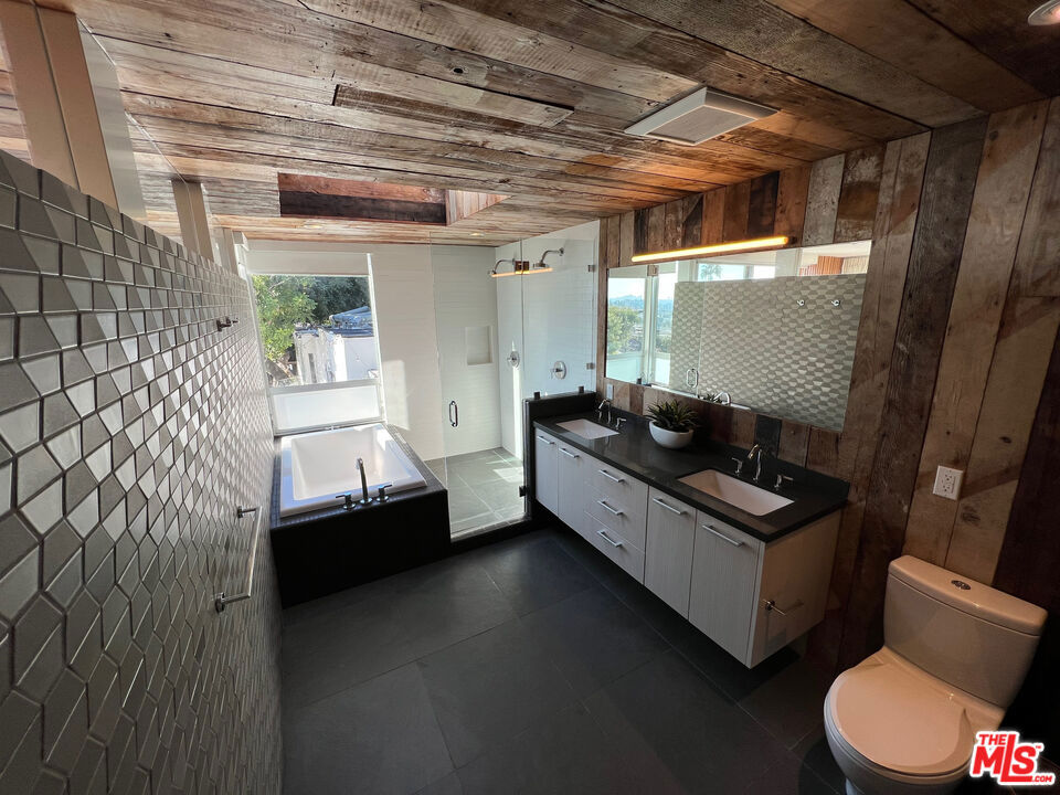 7650 Curson Terrace Property Photo 11