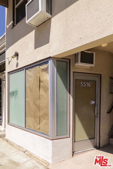 5516 Cahuenga Boulevard Property Photo 3